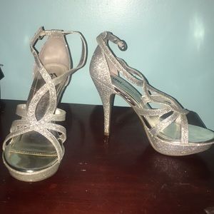 🎀SEXY SILVER HEELS🎀